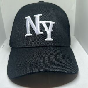 🧢 Black Baseball Cap with White “NY” Embroidery – Adjustable 🧢